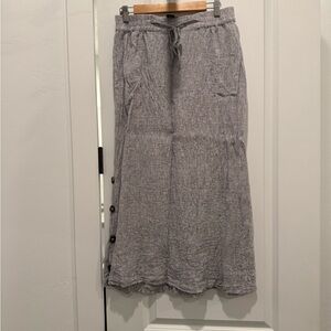 TAHARI 100% Linen midi skirt
